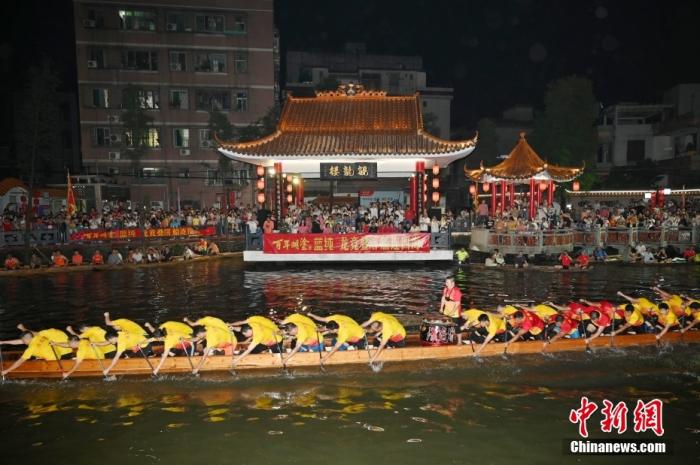广东人赛龙舟,为啥这么“拼”?