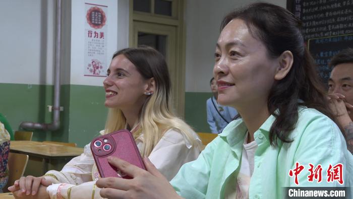 俄罗斯留学生晓燕寻梦红楼:这是看过最棒的演出